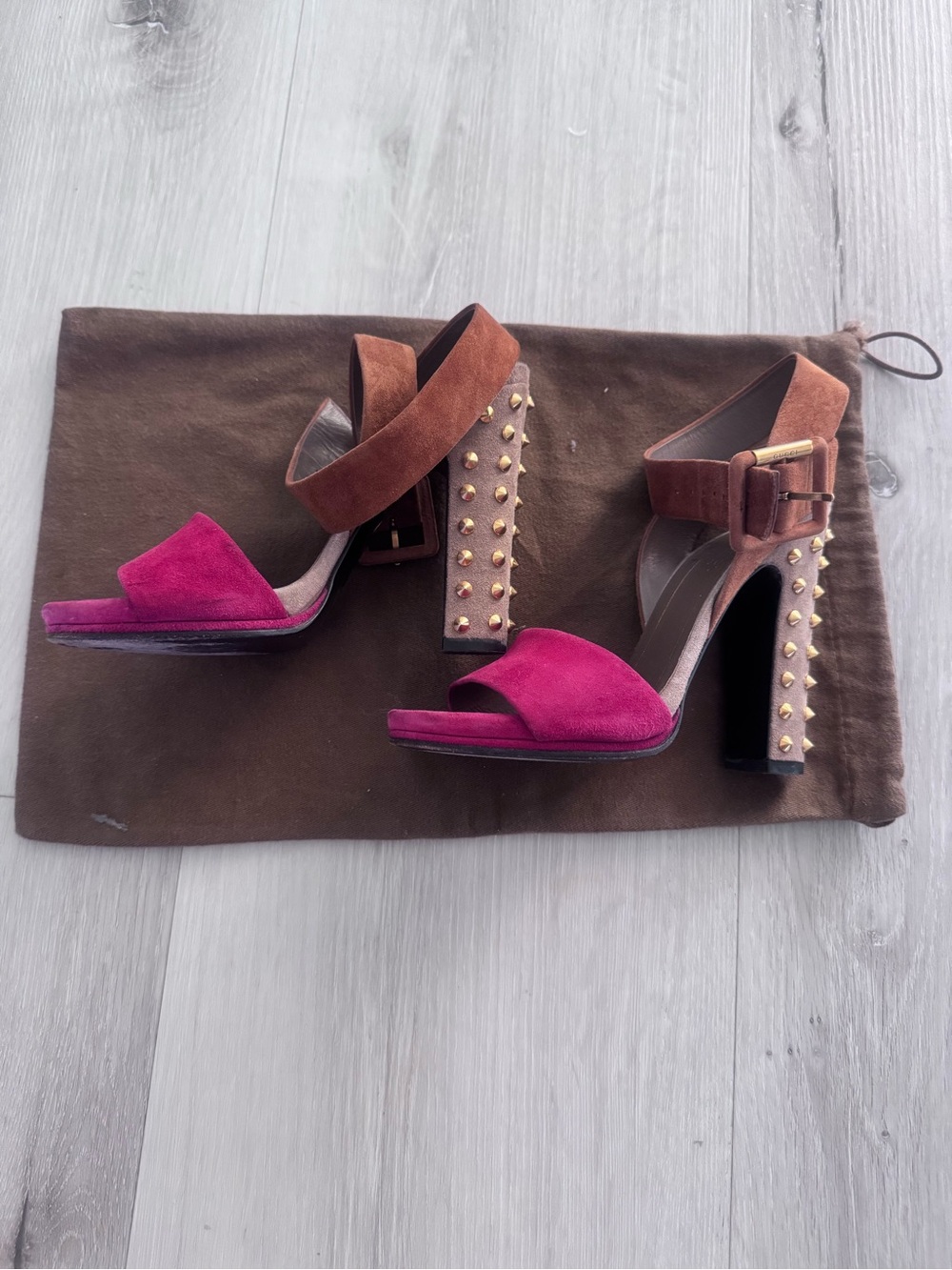 Gucci Two-Tone Suede Block Heel Sandals in Fuchsia and Brown. Size 4.5